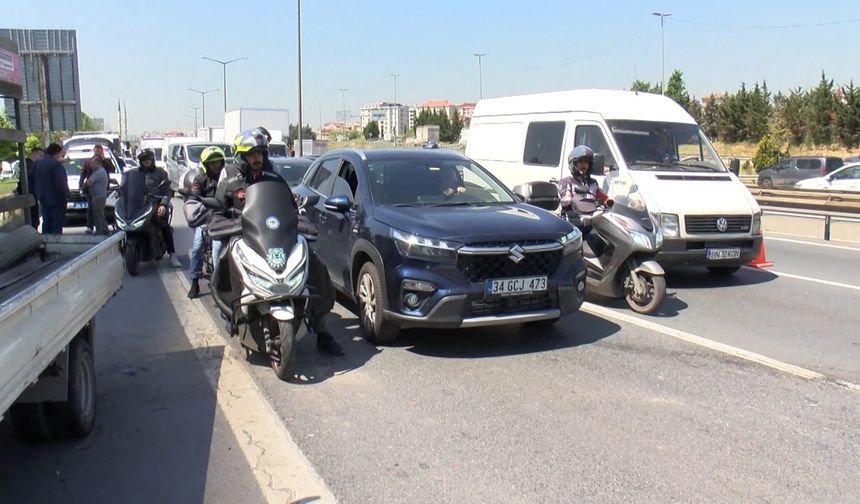 İstanbul - Esenler'de 5 aracın karıştığı zincirleme kaza: Trafik durma noktasına geldi