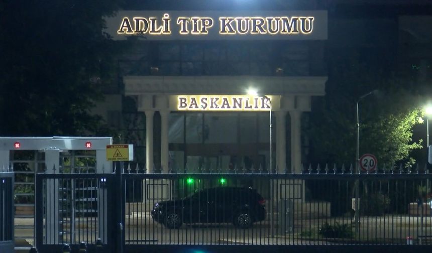 İstanbul- Eyüpsultan'da okuldan atılan öğrencinin silahlı saldırısında yaşamını yitiren müdürün cenazesi Adli Tıp'tan alındı