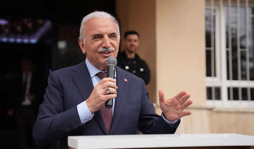 Ümraniye Belediye Başkanı İsmet Yıldırım, 11 kütüphanenin açılışını yaptı