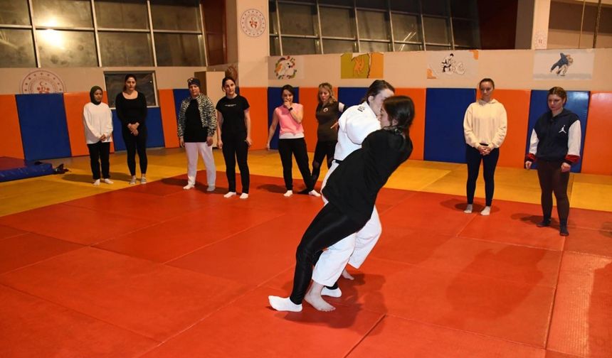 Balıkesir'de kadınlara ücretsiz judo eğitimi