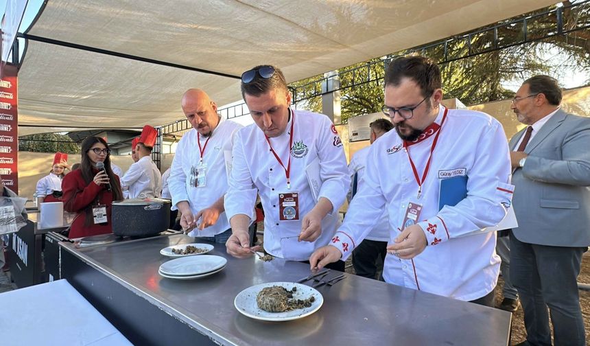 Edirne'de liseli şefler, en lezzetli 'ciğer sarma'yı yapmak için yarıştı