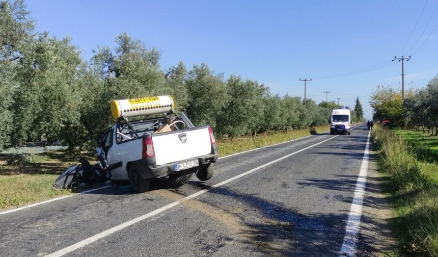 Hafif ticari araç ile kamyonet çarpıştı:5 yaralı