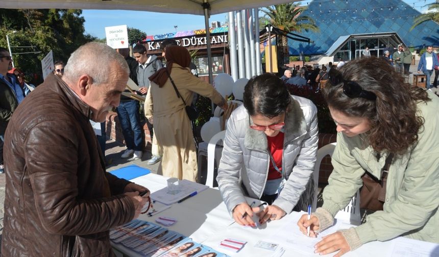 Sağlık çalışanları organ bağışının önemine dikkat çekmek için yürüdü